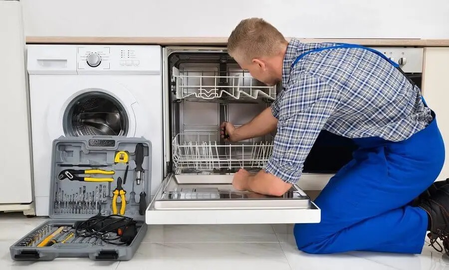 Kalecik Termodinamik servisi teknisyen ekibi beyaz eşya tamiri yaparken